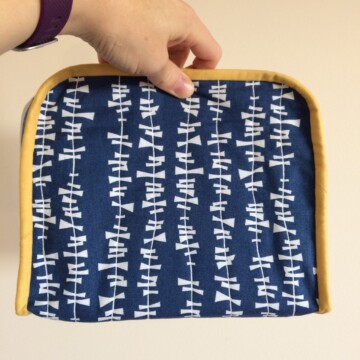 PDF Sewing Pattern - the (Not So) Little Zippy Pouch. A great project bag, make-up or toiletries bag. Pattern by fabricandflowers | Sonia Spence