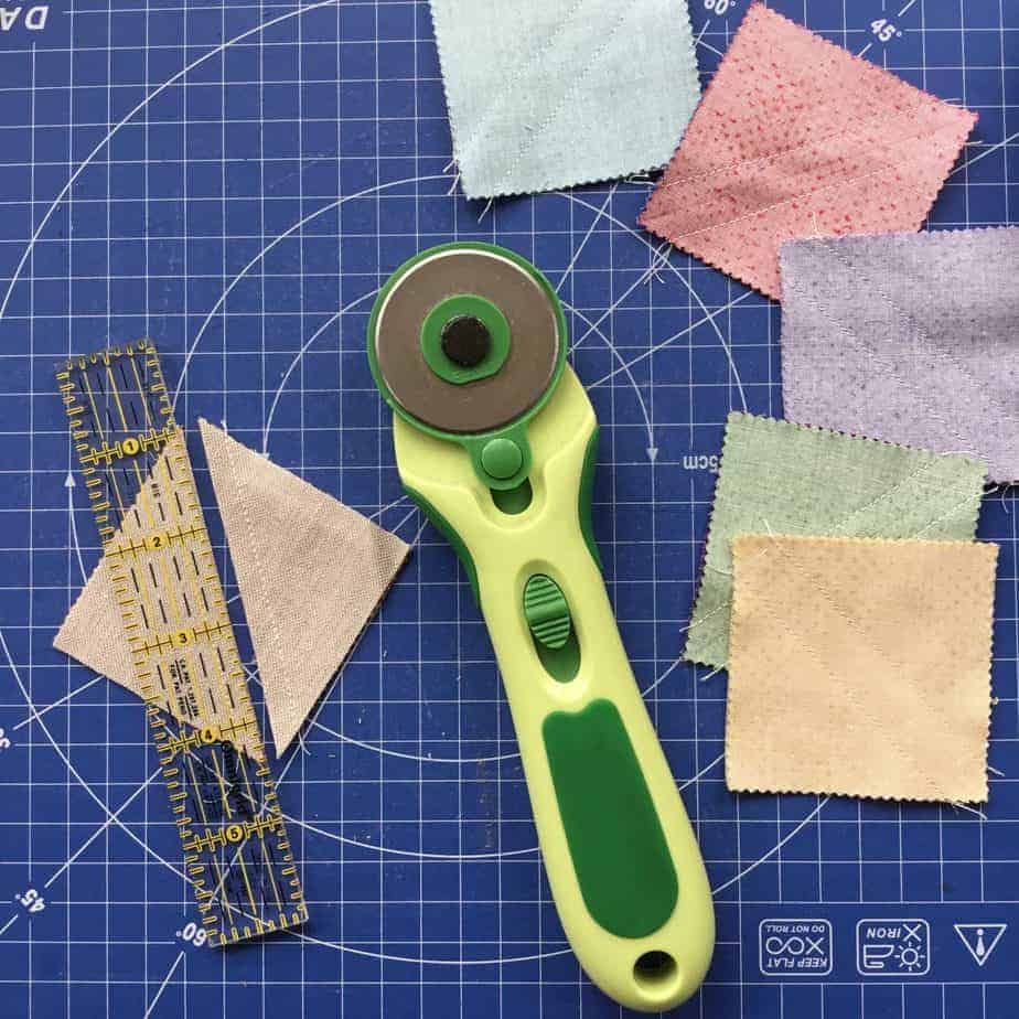 Tutorial for Medallion quilted cushion with tips for accurate piecing by fabricandflowers
