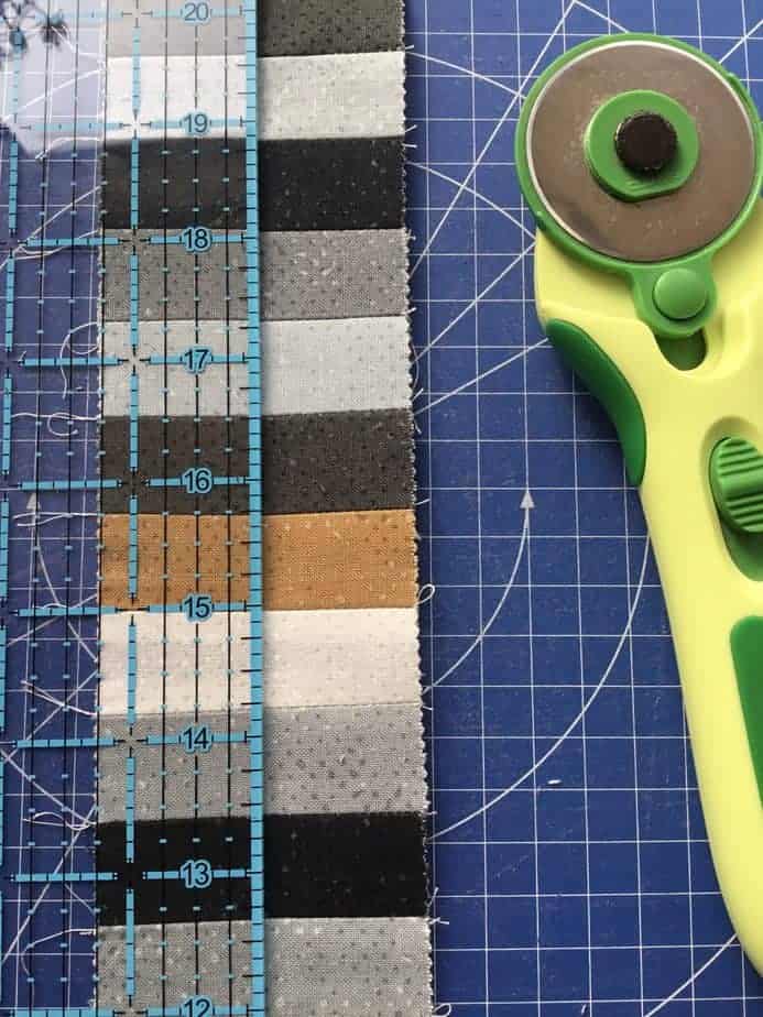 Tutorial for Medallion quilted cushion with tips for accurate piecing by fabricandflowers