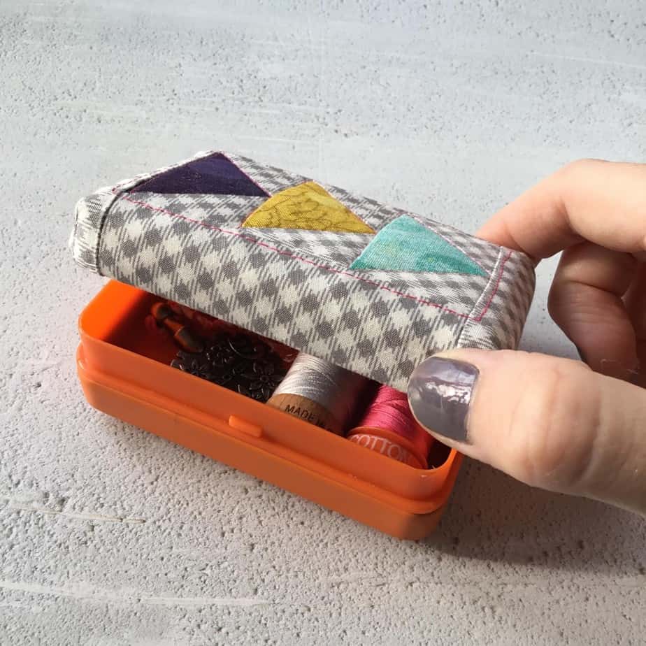 DIY craft tutorial for how to upcycle a tin, similar to an Altoids Mint box, into a mini travel sewing kit. Ideal make for Christmas, Birthday or Swap gift.