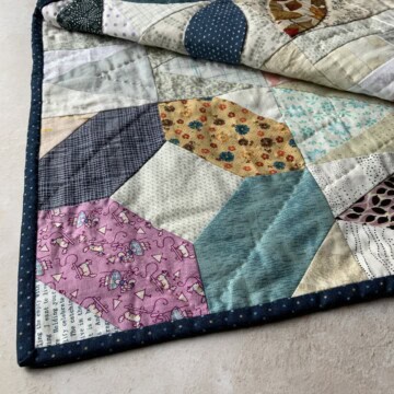 Mindful Quilt Project. A scrap busting, gentle Block of the Month style quilt project based on sewing for 15mins a day. Pattern by Sonia Spence